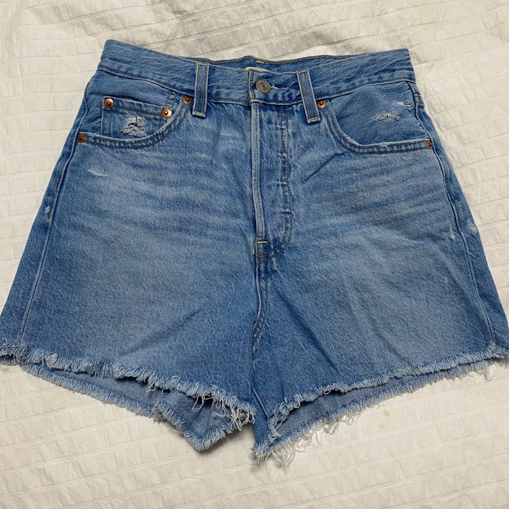 Levi’s Ribcage Shorts
